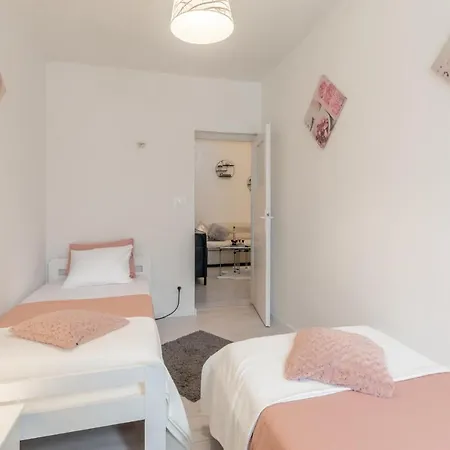 Jamblip Apartment